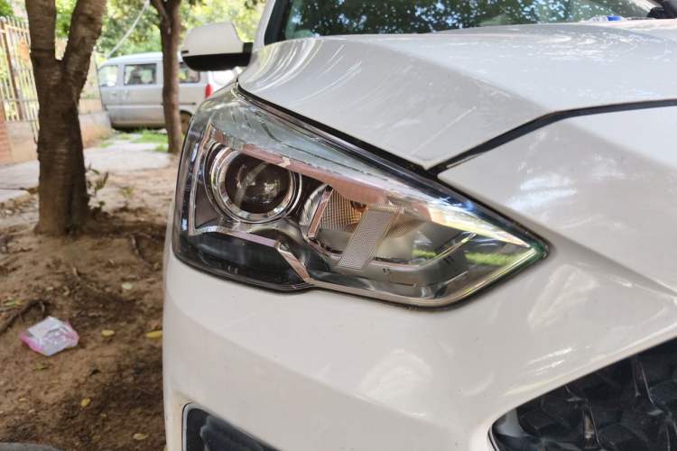 Used Haval M6 2019 1.5T Manual Two-Wheel Drive Elite Version China VI Standard Right Front Headlight