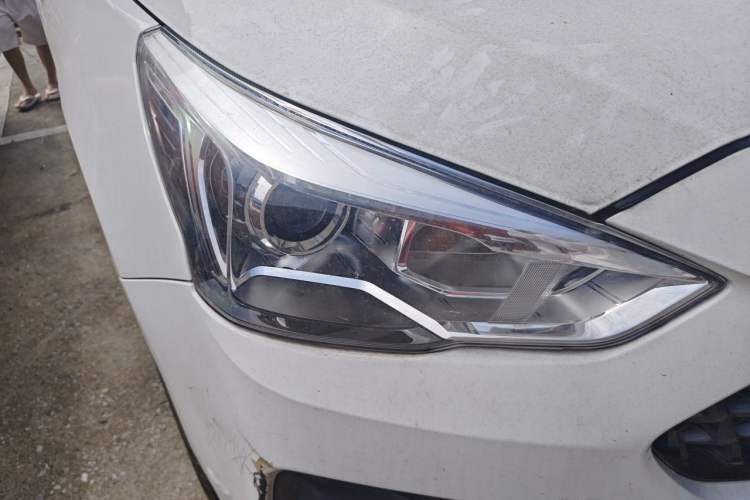 Used Haval M6 2019 1.5T Manual Two-Wheel Drive Urban Version China VI Standard Right Front Headlight