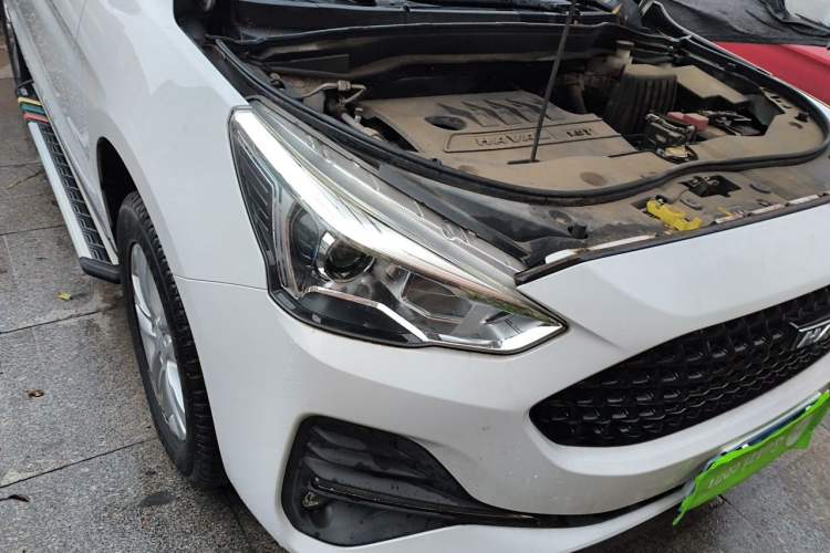 Used Haval M6 2019 1.5T DCT Two-Wheel Drive Elite Version China VI Standard Right Front Headlight