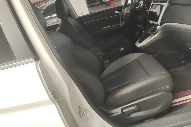 Used Haval M6 2019 1.5T DCT Two-Wheel Drive Value Edition China VI Standard Right Front Seat