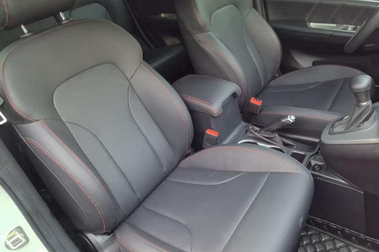 Used Haval M6 2019 1.5T DCT Two-Wheel Drive Value Edition China VI Standard Right Front Seat