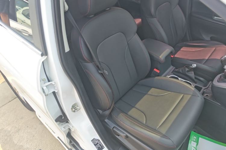 Used Haval M6 2019 1.5T Manual Two-Wheel Drive Elite Version China VI Standard Right Front Seat