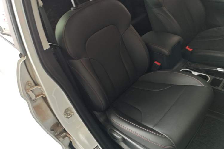 Used Haval M6 2019 1.5T DCT Two-Wheel Drive Elite Version China VI Standard Right Front Seat