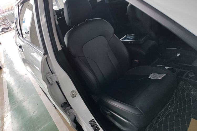 Used Haval M6 2019 1.5T DCT Two-Wheel Drive Elite Version China VI Standard Right Front Seat