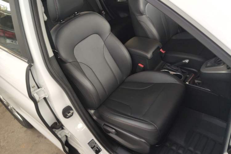 Used Haval M6 2019 1.5T DCT Two-Wheel Drive Elite Version China VI Standard Right Front Seat