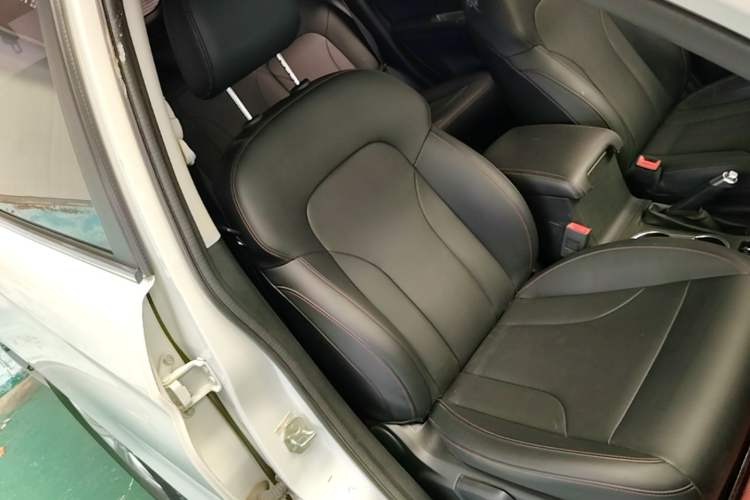 Used Haval M6 2019 1.5T DCT Two-Wheel Drive Value Edition China VI Standard Right Front Seat