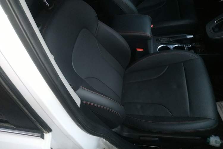 Used Haval M6 2019 1.5T DCT Two-Wheel Drive Value Edition China VI Standard Right Front Seat