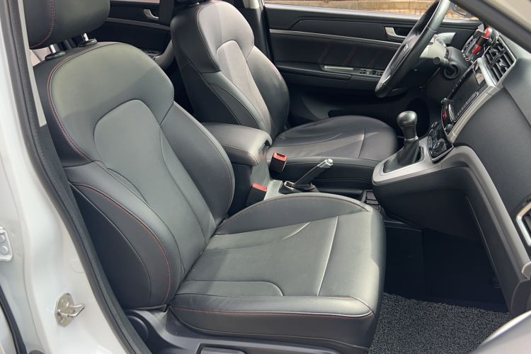 Used Haval M6 2019 1.5T DCT Two-Wheel Drive Value Edition China VI Standard Right Front Seat