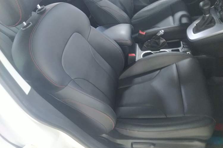 Used Haval M6 2019 1.5T DCT Two-Wheel Drive Value Edition China VI Standard Right Front Seat