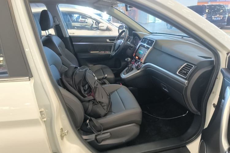 Used Haval M6 2019 1.5T DCT Two-Wheel Drive Value Edition China VI Standard Right Front Seat