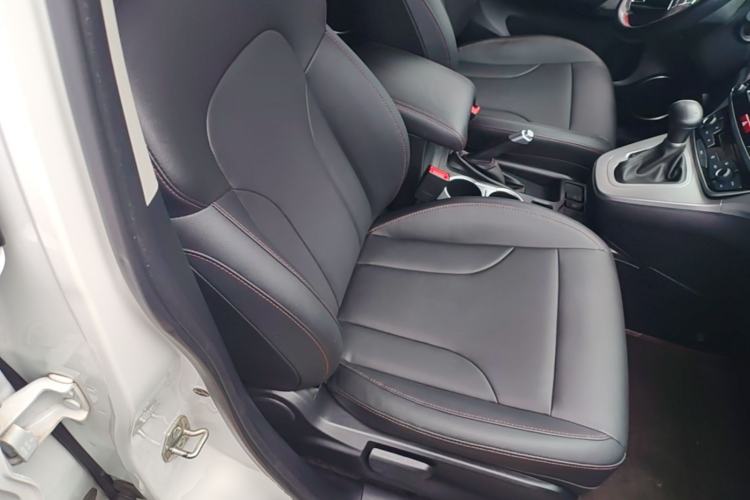 Used Haval M6 2019 1.5T DCT Two-Wheel Drive Value Edition China VI Standard Right Front Seat