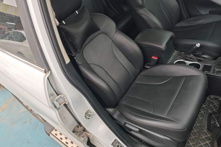 Used Haval M6 2019 1.5T DCT Two-Wheel Drive Elite Version China VI Standard Right Front Seat