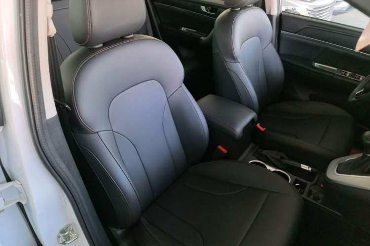 Used Haval M6 2019 1.5T DCT Two-Wheel Drive Value Edition China VI Standard Right Front Seat