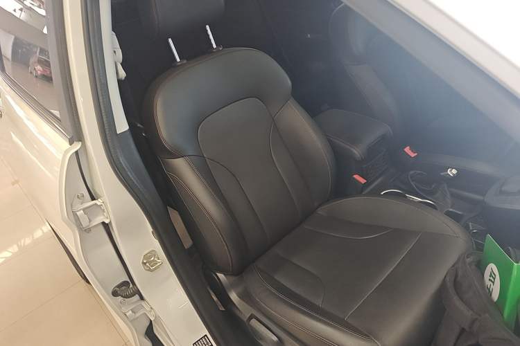 Used Haval M6 2019 1.5T DCT Two-Wheel Drive Value Edition China VI Standard Right Front Seat