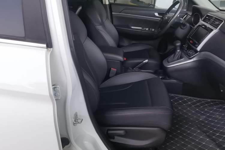 Used Haval M6 2019 1.5T DCT Two-Wheel Drive Value Edition China VI Standard Right Front Seat
