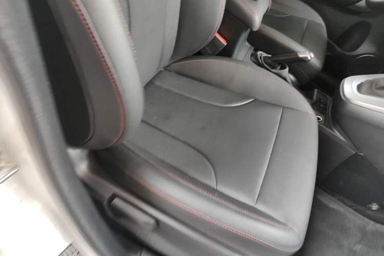 Used Haval M6 2019 1.5T DCT Two-Wheel Drive Value Edition China VI Standard Right Front Seat