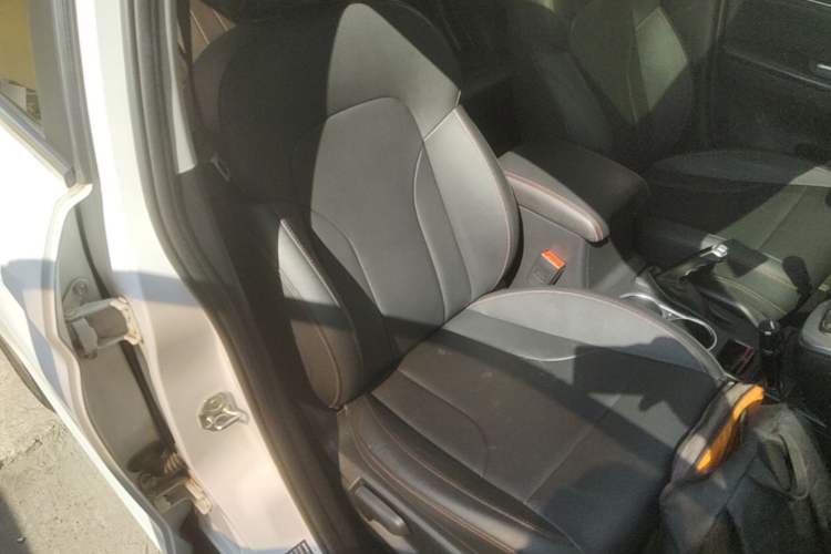 Used Haval M6 2019 1.5T Manual Two-Wheel Drive Elite Version China VI Standard Right Front Seat