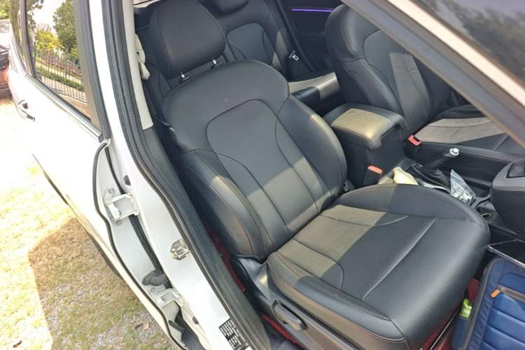 Used Haval M6 2019 1.5T DCT Two-Wheel Drive Elite Version China VI Standard Right Front Seat