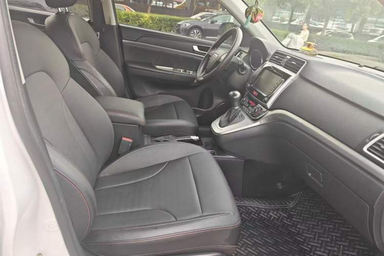 Used Haval M6 2019 1.5T DCT Two-Wheel Drive Elite Version China VI Standard Right Front Seat