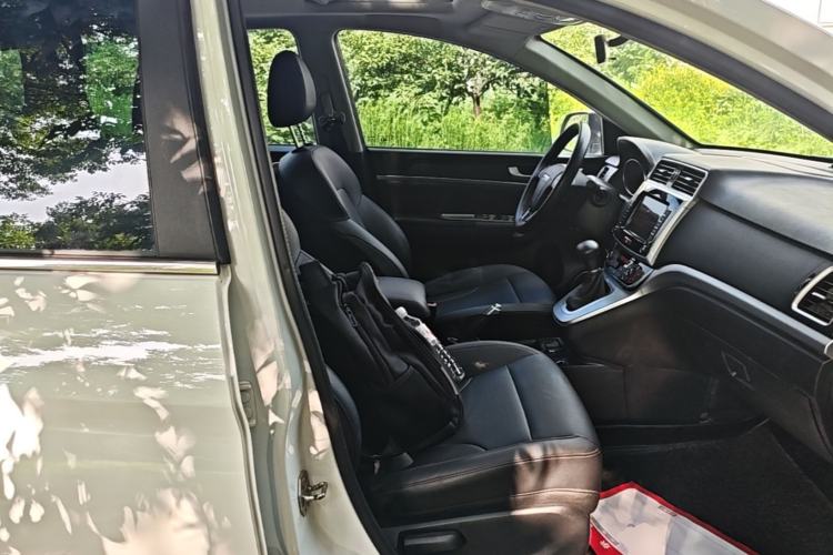 Used Haval M6 2019 1.5T DCT Two-Wheel Drive Value Edition China VI Standard Right Front Seat