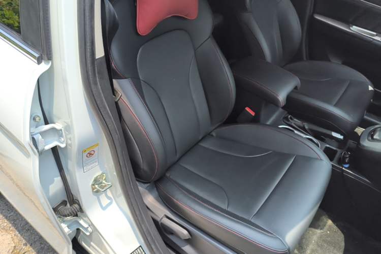 Used Haval M6 2019 1.5T DCT Two-Wheel Drive Elite Version China V Standard Right Front Seat