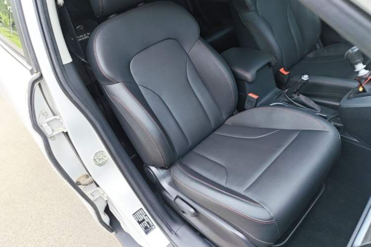 Used Haval M6 2019 1.5T Manual Two-Wheel Drive Elite Version China VI Standard Right Front Seat