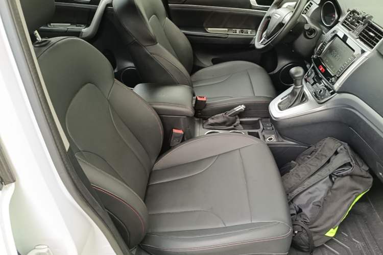 Used Haval M6 2019 1.5T DCT Two-Wheel Drive Elite Version China VI Standard Right Front Seat
