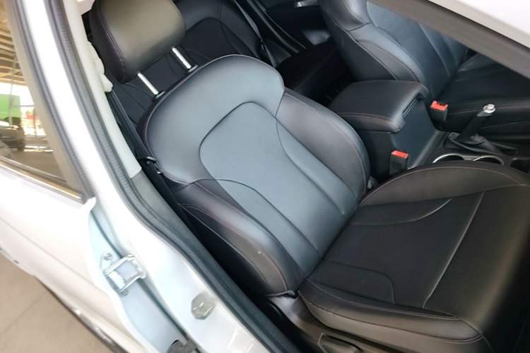 Used Haval M6 2019 1.5T DCT Two-Wheel Drive Value Edition China VI Standard Right Front Seat