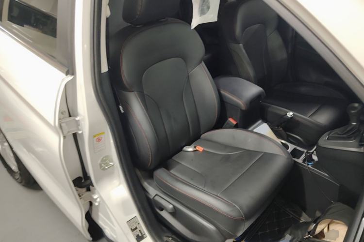 Used Haval M6 2019 1.5T DCT Two-Wheel Drive Elite Version China V Standard Right Front Seat