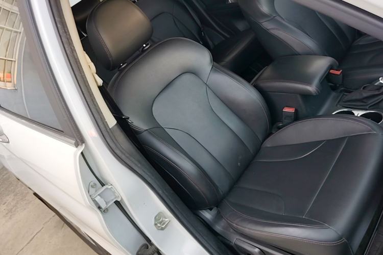 Used Haval M6 2019 1.5T DCT Two-Wheel Drive Elite Version China VI Standard Right Front Seat