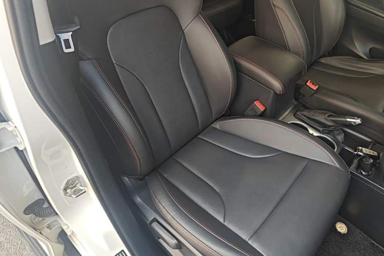 Used Haval M6 2019 1.5T DCT Two-Wheel Drive Elite Version China VI Standard Right Front Seat