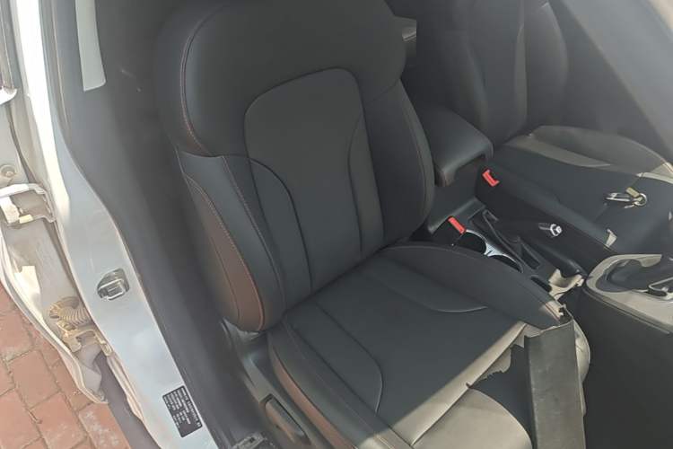 Used Haval M6 2019 1.5T DCT Two-Wheel Drive Value Edition China VI Standard Right Front Seat