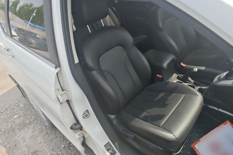 Used Haval M6 2019 1.5T DCT Two-Wheel Drive Value Edition China VI Standard Right Front Seat