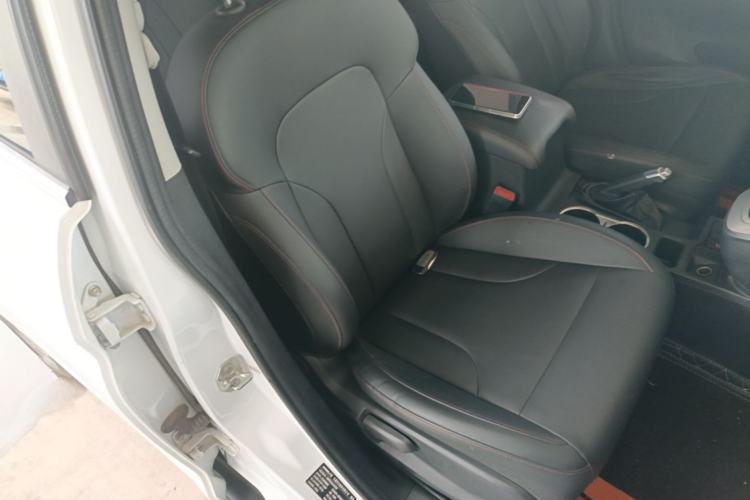 Used Haval M6 2019 1.5T DCT Two-Wheel Drive Value Edition China VI Standard Right Front Seat