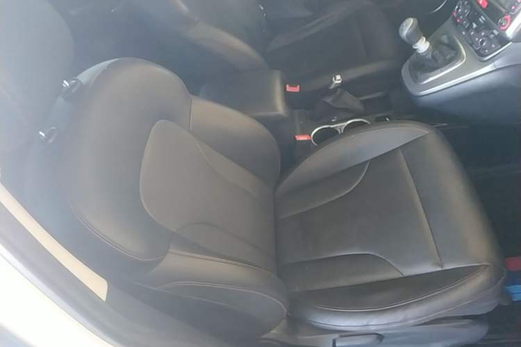 Used Haval M6 2019 1.5T Manual Two-Wheel Drive Elite Version China VI Standard Right Front Seat