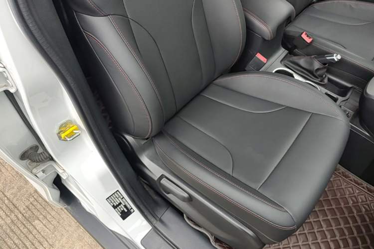 Used Haval M6 2019 1.5T Manual Two-Wheel Drive Elite Version China VI Standard Right Front Seat