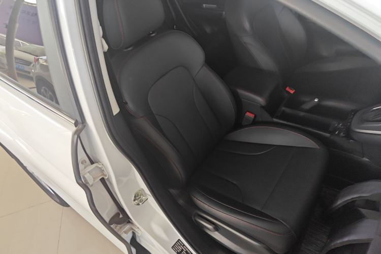 Used Haval M6 2019 1.5T DCT Two-Wheel Drive Value Edition China VI Standard Right Front Seat