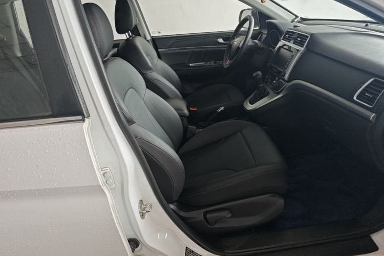 Used Haval M6 2019 1.5T DCT Two-Wheel Drive Elite Version China VI Standard Right Front Seat