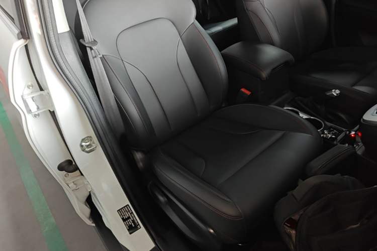 Used Haval M6 2019 1.5T DCT Two-Wheel Drive Elite Version China VI Standard Right Front Seat