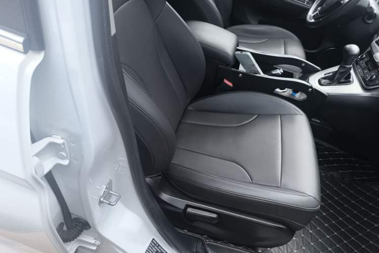 Used Haval M6 2019 1.5T DCT Two-Wheel Drive Value Edition China VI Standard Right Front Seat