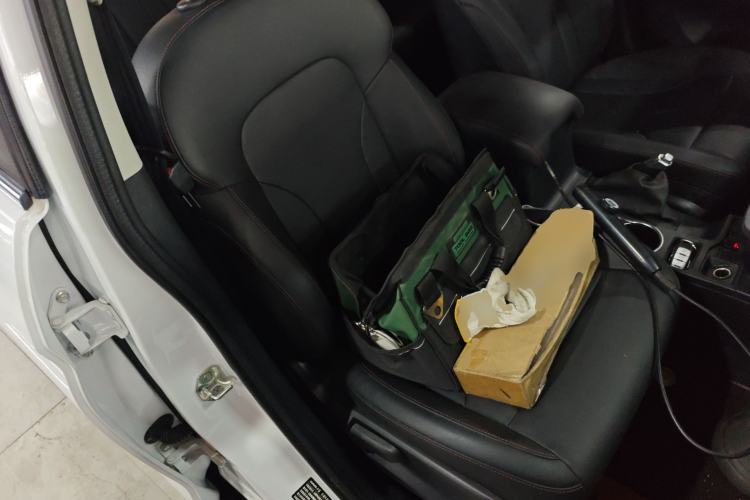 Used Haval M6 2019 1.5T DCT Two-Wheel Drive Elite Version China VI Standard Right Front Seat