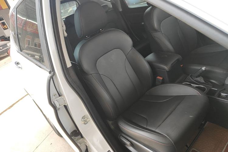 Used Haval M6 2019 1.5T DCT Two-Wheel Drive Elite Version China VI Standard Right Front Seat