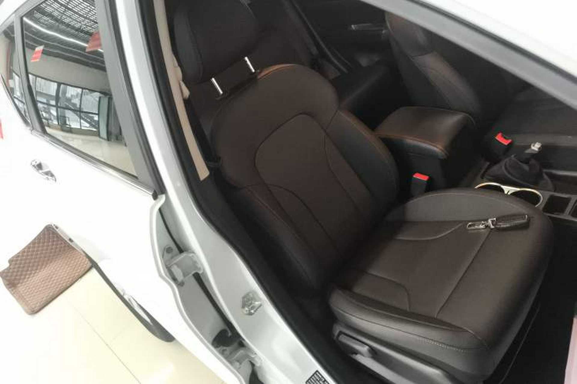 Used Haval M6 2019 1.5T DCT Two-Wheel Drive Elite Version China VI Standard Right Front Seat