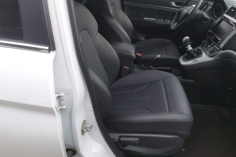 Used Haval M6 2019 1.5T Manual Two-Wheel Drive Elite Version China VI Standard Right Front Seat