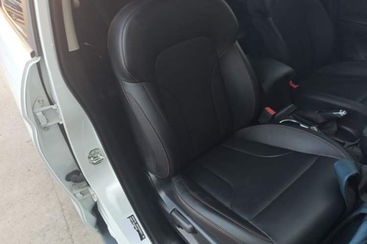 Used Haval M6 2019 1.5T DCT Two-Wheel Drive Elite Version China VI Standard Right Front Seat