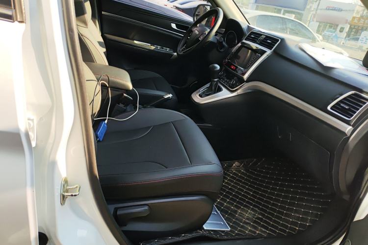 Used Haval M6 2019 1.5T DCT Two-Wheel Drive Elite Version China VI Standard Right Front Seat