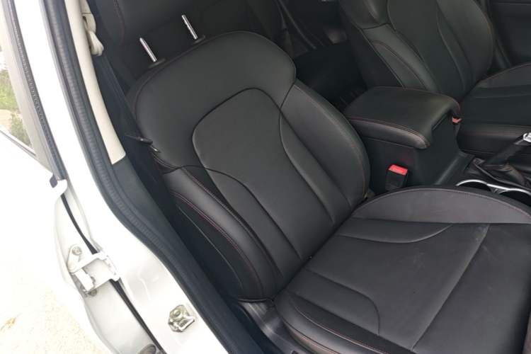 Used Haval M6 2019 1.5T DCT Two-Wheel Drive Elite Version China VI Standard Right Front Seat