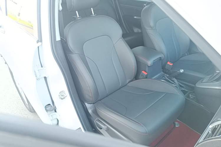 Used Haval M6 2019 1.5T DCT Two-Wheel Drive Value Edition China VI Standard Right Front Seat