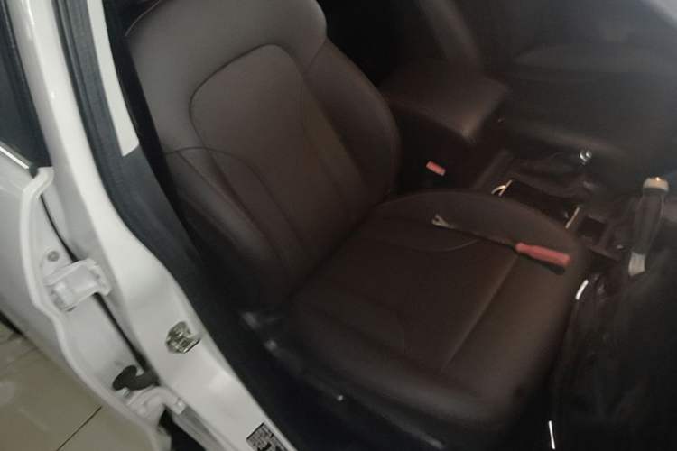 Used Haval M6 2019 1.5T DCT Two-Wheel Drive Elite Version China VI Standard Right Front Seat
