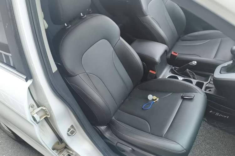 Used Haval M6 2019 1.5T DCT Two-Wheel Drive Value Edition China VI Standard Right Front Seat